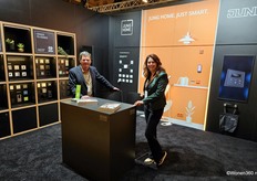 Henk Aanen and Jacqueline van Tricht state that more than 50 different products from JUNG are Cradle to Cradle certified. Additionally, the products with a matte anthracite color are made of 95% recycled materials.